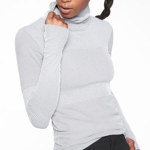 Athleta Flurry Base Layer Turtleneck Top White/Gray Large